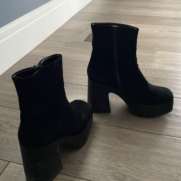 Black suede boots - Picture 2 of 5